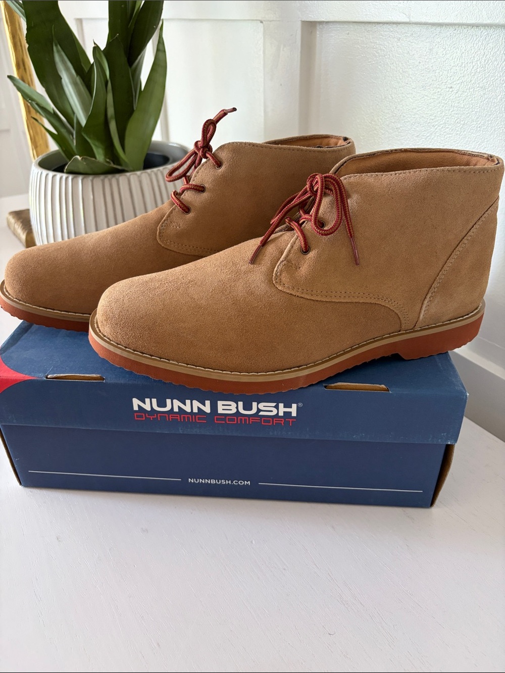 Nunn Bush Dynamic Comfort Men’s 11 Tan Suede Boots with Red Laces New!